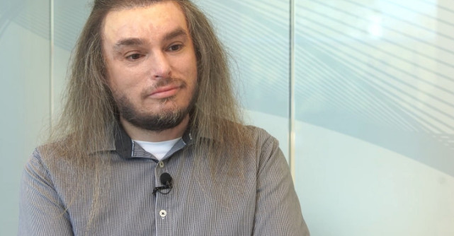 Alex Penescu, supraviețuitor Colectiv, va urca pe scenă la Gala Zetta. Visul de a cânta din nou la pian se îndeplinește
