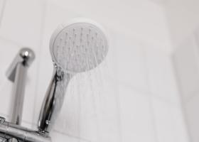 Cum scapi de aburul din baie: soluții simple pentru o baie fără umezeală și mucegai