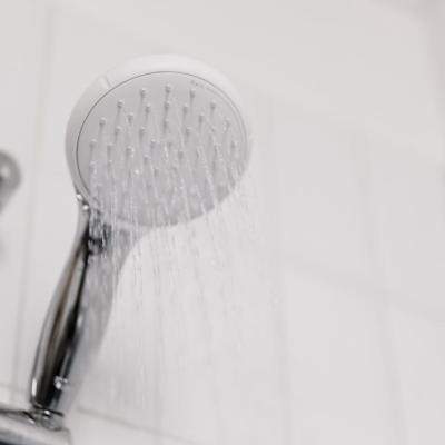 Cum scapi de aburul din baie: soluții simple pentru o baie fără umezeală și mucegai
