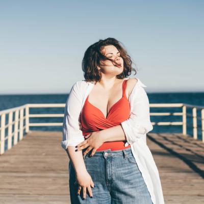 5 secrete ale stiliştilor pentru a-ţi complimenta corpul chiar dacă ai câteva kilograme în plus 