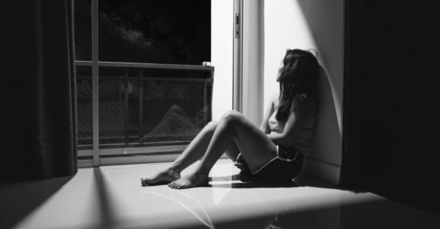 În ciuda lucrurilor pe care ți le spun alți oameni, ai voie să fii tristă uneori 