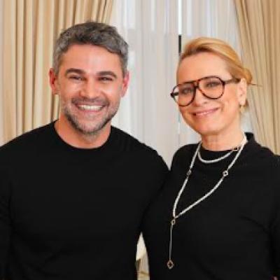 George Soare a lansat acul de păr Tribute, un accesoriu realizat alături de Malvina Cservenschi