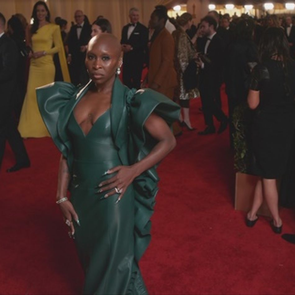 Emisiunea Live From E!: The Oscars este difuzată la E! luni, 11 martie, de la 22:00