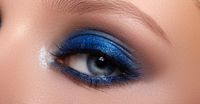 Cum integrăm trendurile vechi sau retro din machiaj într-un look modern?