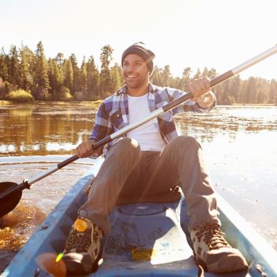 Cum să te pregătești pentru o excursie cu caiacul? Accesorii sport alese de experții de la Sportano.ro