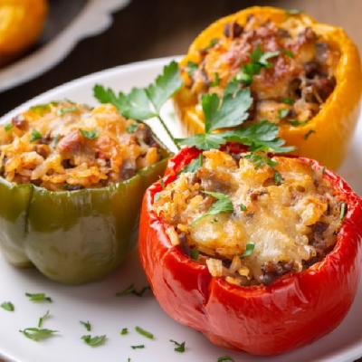 Câte calorii au ardeii umpluți? Este acest preparat indicat la dietă?