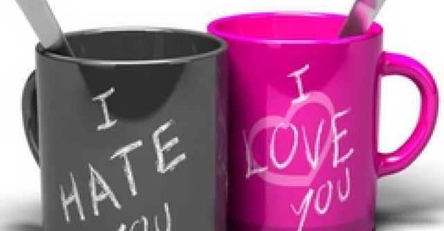 Katy Perry divorteaza