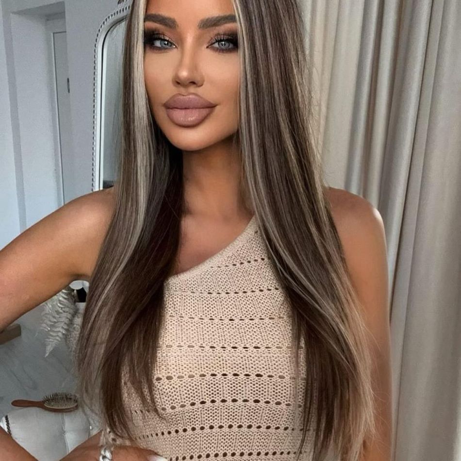 Bianca Drăgușanu în centrul atenției de ziua ei! Vedeta, surprinsă cu un buchet impresionant de trandafiri