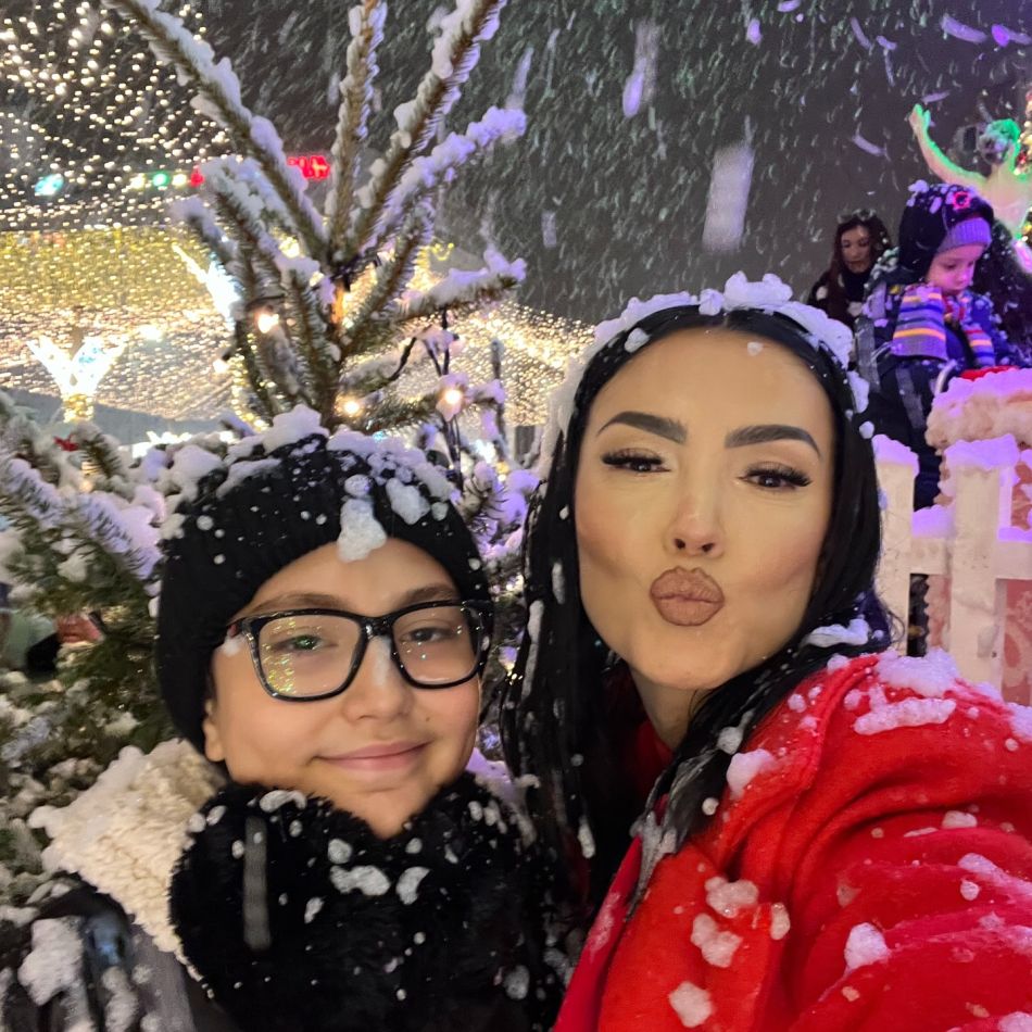 Cum se descurcă Andreea Mantea în rolul de mamă singură: Mama și sora mea sunt mereu alături de noi