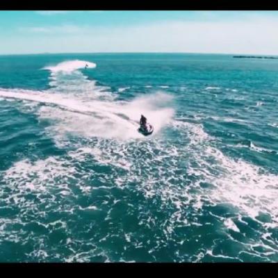 Video: Imagini din locuri exotice? Nu, sunt cadre filmate in statiunea Mamaia. Vezi aici noul videoclip al Deliei