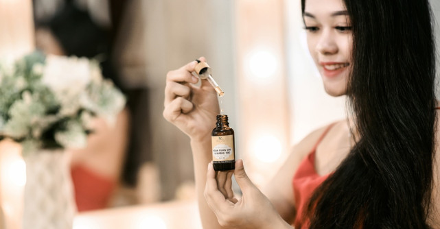 Care este ordinea corectă de a aplica produsele pentru îngrijirea tenului