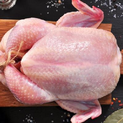 Câte calorii are carnea de pui? Este adevărat că trebuie să înlăturăm pielea?