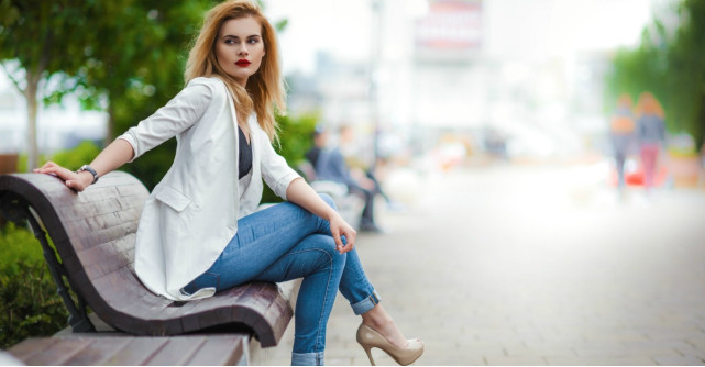 Jeansi in tinute de birou