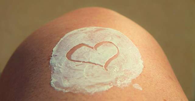 Cele mai bune tratamente naturale pentru pielea uscată a corpului
