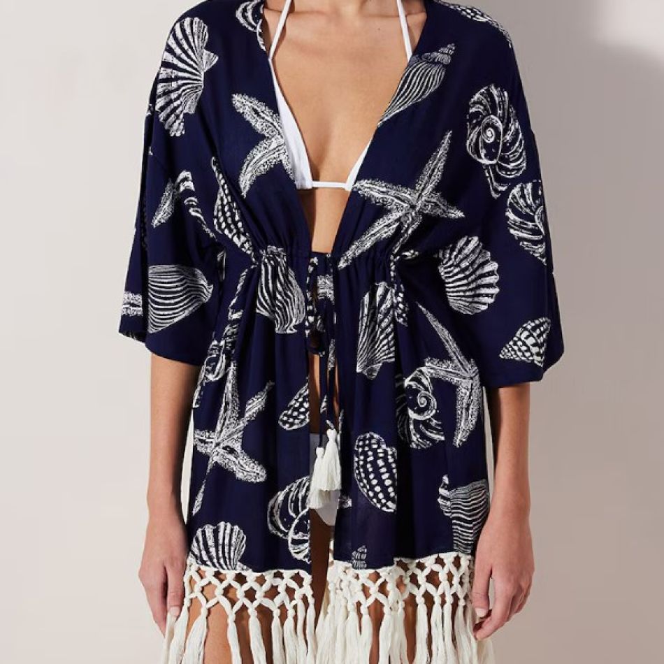 Haine de plajă: Mini-ghid complet cu recomandări de chimono, kaftan, pantaloni și rochii de plajă pentru sezonul estival