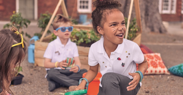 Pregătiți pentru școală cu uniformele Marks & Spencer!