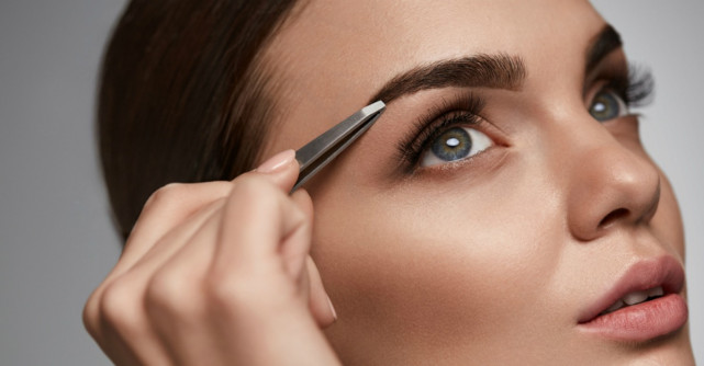Tendinte in materie de sprancene pentru 2017: cum sa le machiezi corect