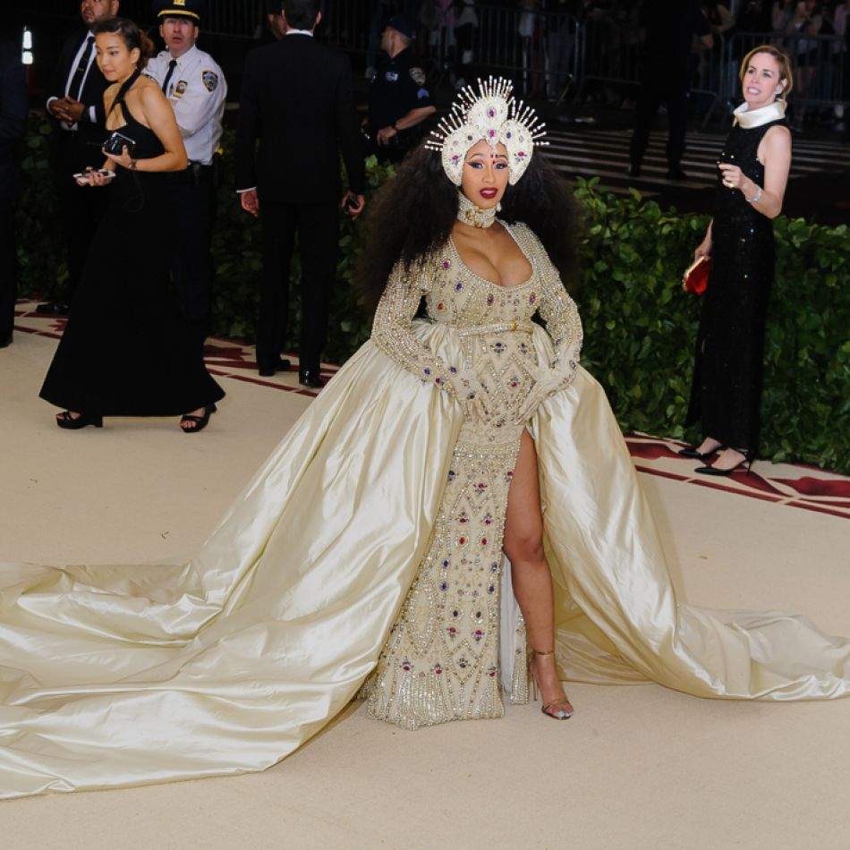 Cele mai spectaculoase ținute de la Met Gala de-a lungul anilor. Pe cine a lăsat Anna Wintour, Cerberul modei, pe Covorul Roșu?