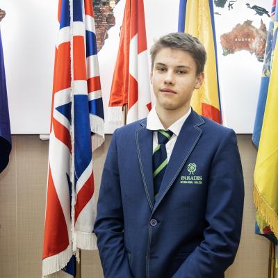 La 15 ani, un elev din Iași cucerește teatrul londonez: Patric Tamaș a luat aurul la prestigioasa LAMDA
