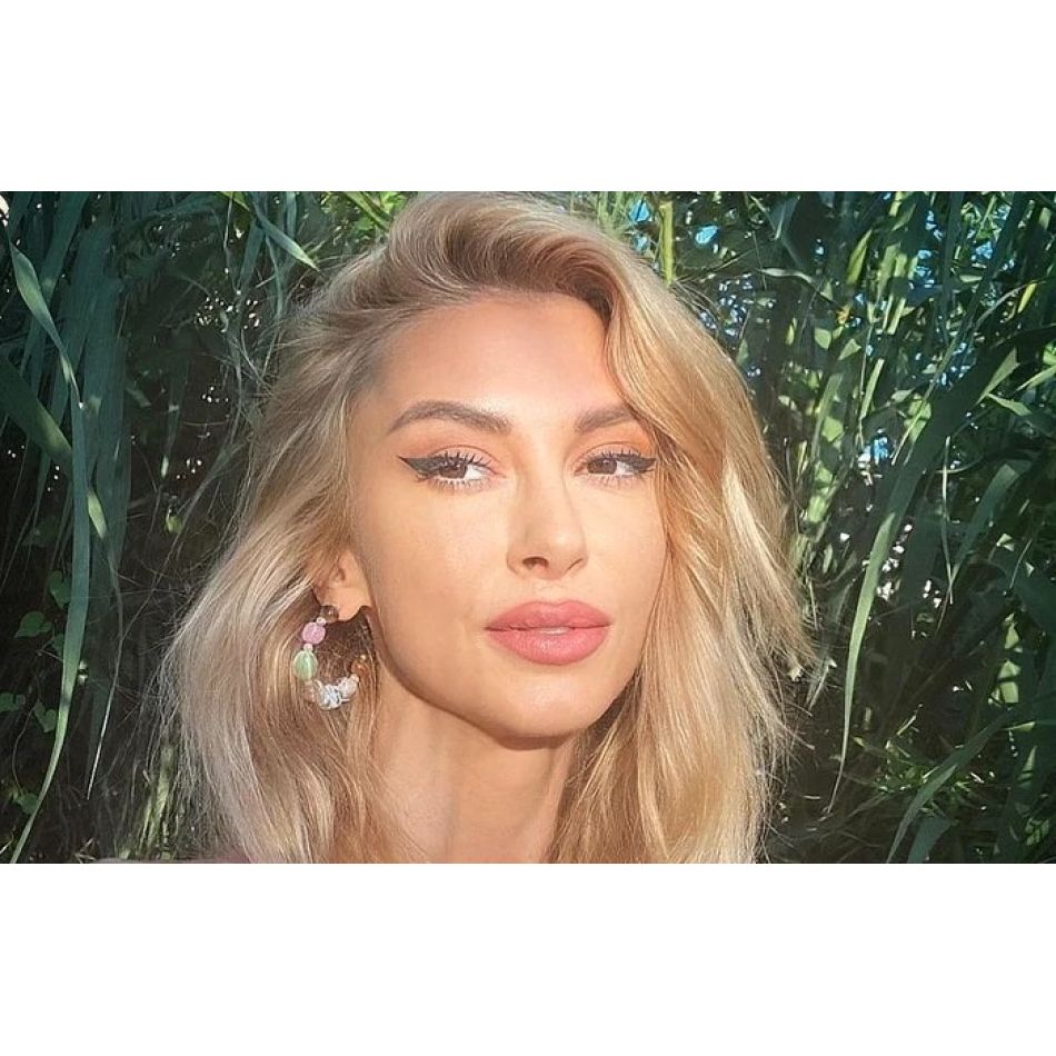 Andreea Bălan, gesturi tandre cu un manechin din Dubai: Știam că știi că într-o zi, noi o să ne iubim oricum...