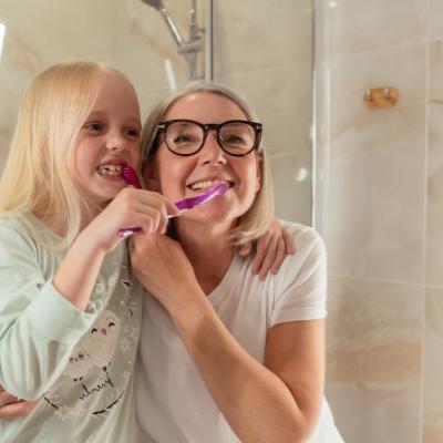 Patru instrumente de îngrijire dentară pentru un zâmbet perfect