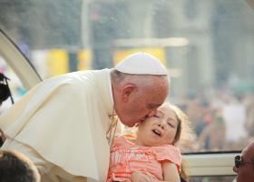 Portretul Papei Francisc – o viață de smerenie: între spălarea picioarelor și îmbrățișarea durerii fără margine