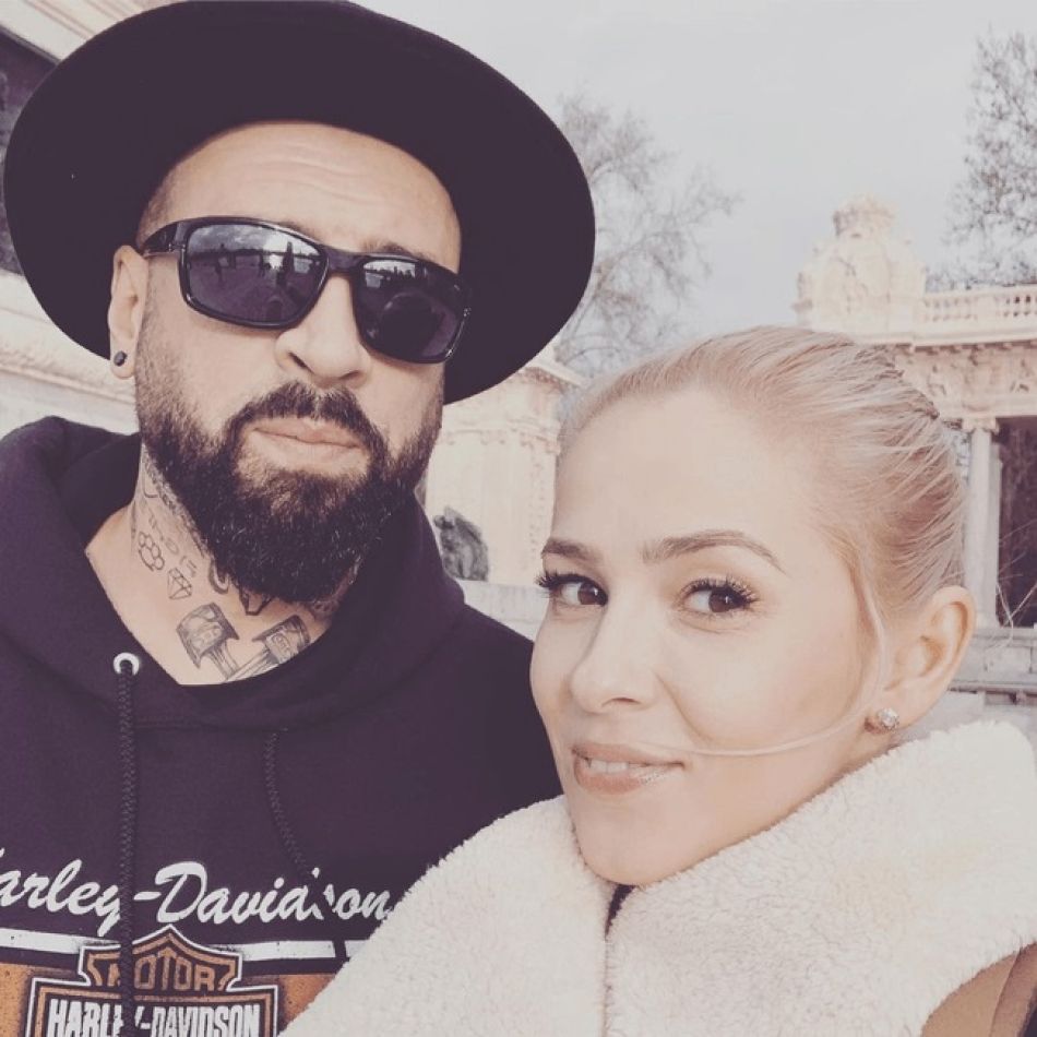 Fiica lui CRBL pasionată de muzica K-Pop. Alesia cântă în englează și coreeană, iar tatăl său se gândește la o carieră 