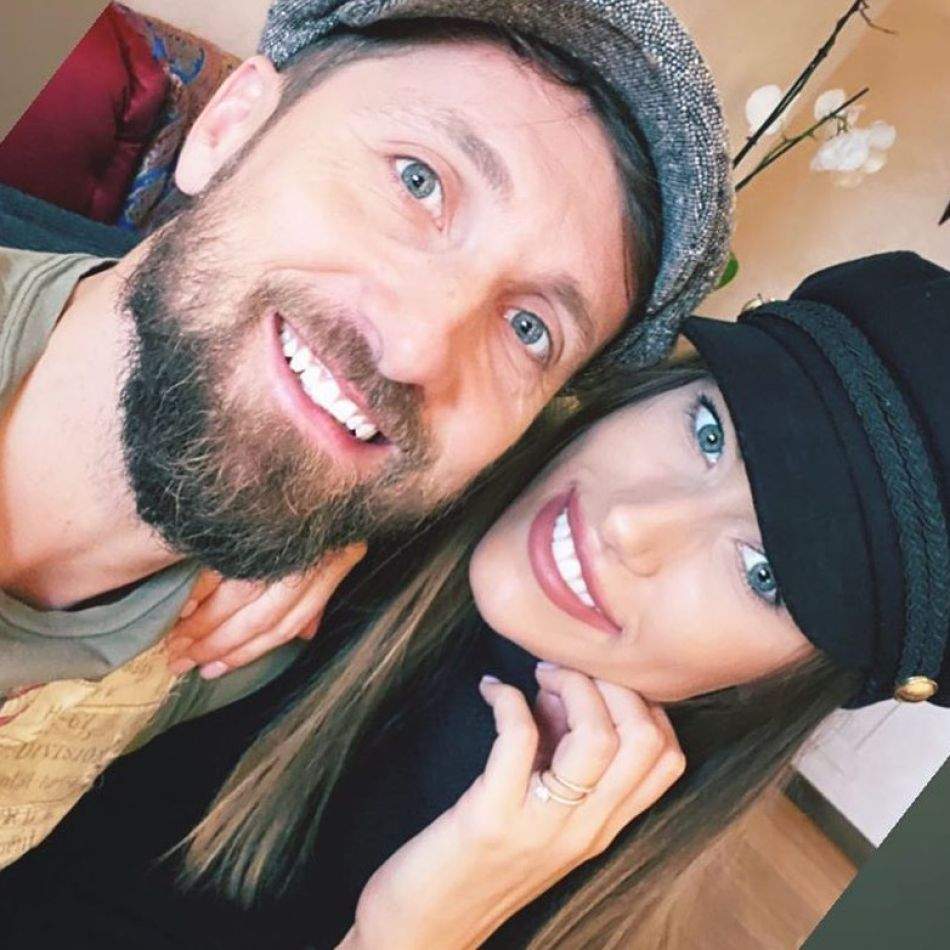 Fotografie de colecție cu Dani Oțil, alături de mama și fratele său. Mesajul emoționant al prezentatorului tv