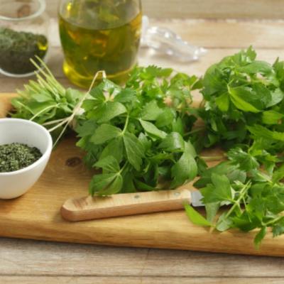 Beneficiile incredibile ale leusteanului