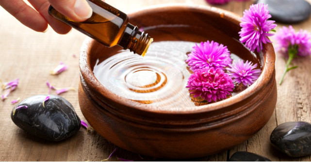 4 uleiuri esentiale pentru un august relaxat