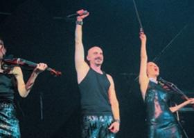 Voltaj a sărbătorit 25 de ani alături de 4000 de fani cu un concert epic la Sala Palatului