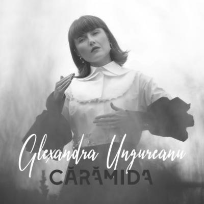 Alexandra Ungureanu lansează Cărămida