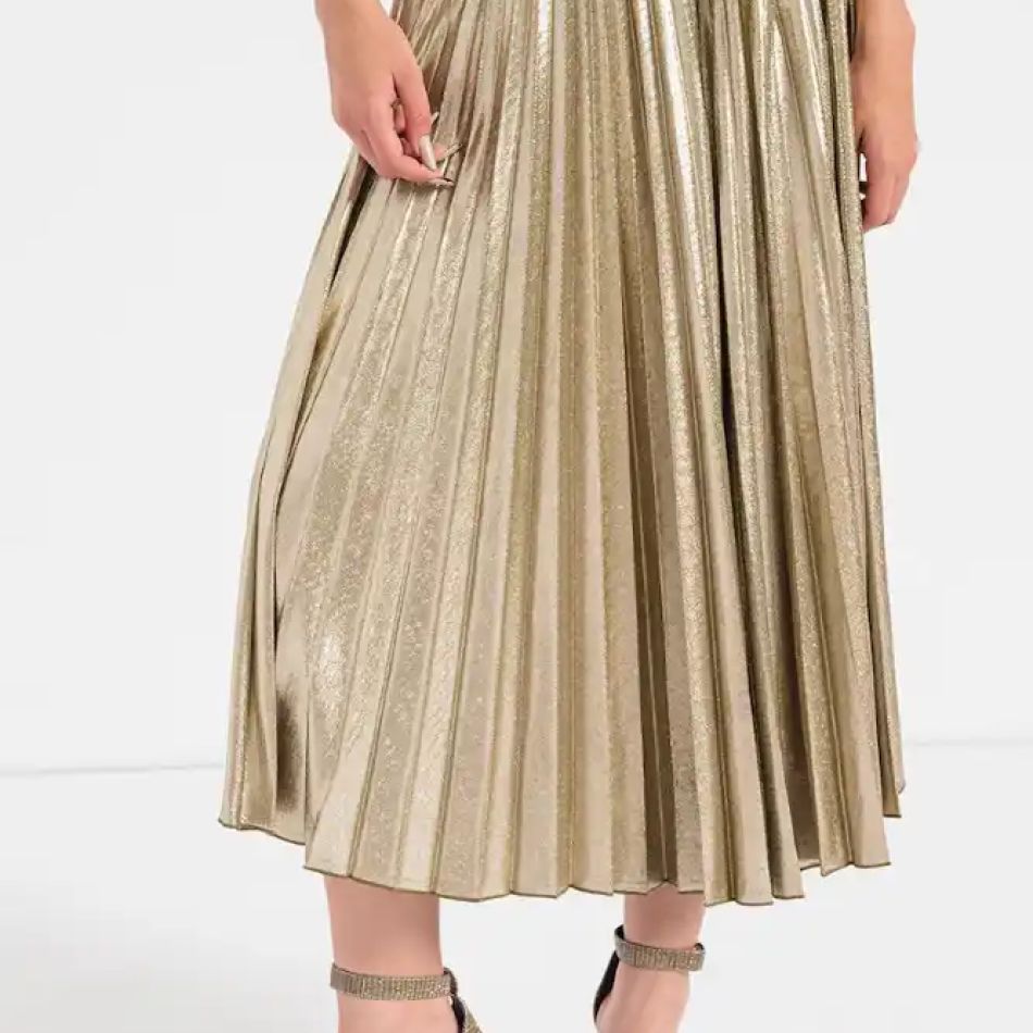 Strălucirea modernă: Cum integrezi accente metalice în ținutele tale