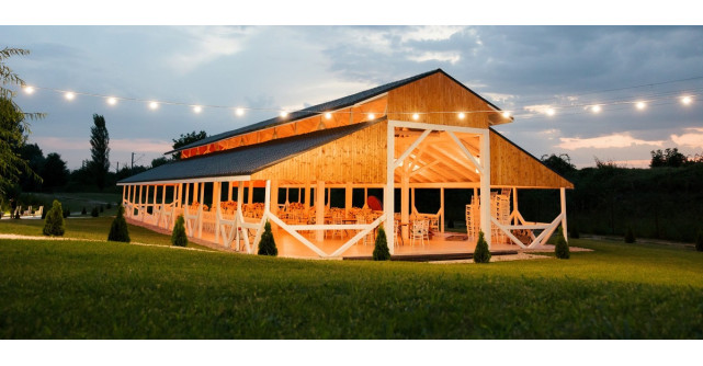 Nunta in hambar: 6 motive sa alegi o locatie de nunta in mijlocul naturii