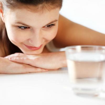 Afla ce se intampla daca bei apa pe stomacul gol. Efectele sunt extraordinare!