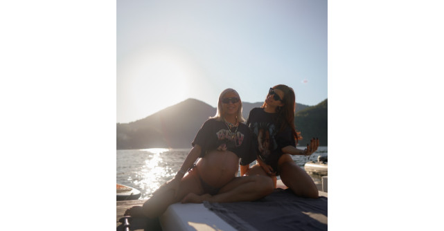 Carmen Grebenișan a devenit mamă pentru prima dată! Influencerița a născut în apă, la Constanța