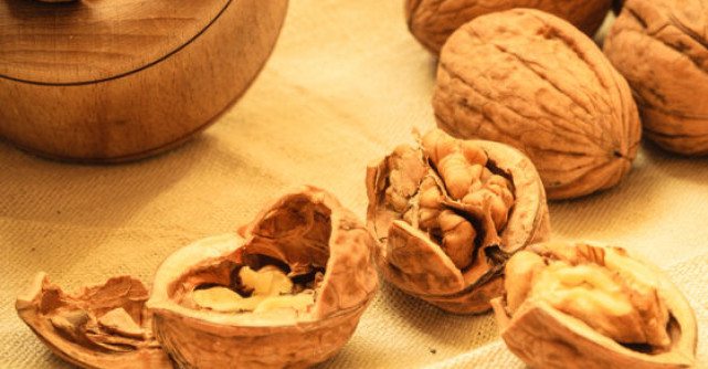 NU arunca cojile de nuci! Sunt un MIRACOL pentru sanatate