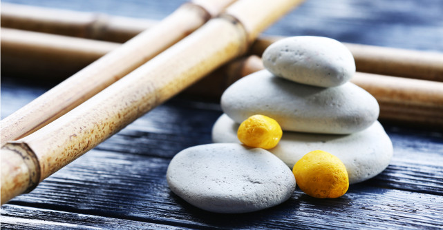 În lupta cu celulita, masajul cu bambus și-a găsit un adevărat aliat