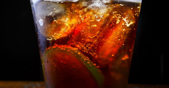 VIDEO: Un pahar de COLA contine 44 pliculete de ZAHAR