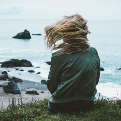 3 Lucruri pe care le inveti doar atunci cand iti invingi teama de a trai in singuratate