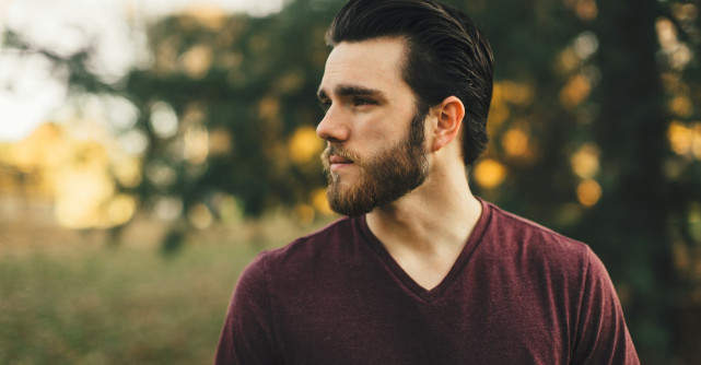 Bărbatul însurat oscilează între confortul căsniciei stabile și tentația frăgezimii efemere