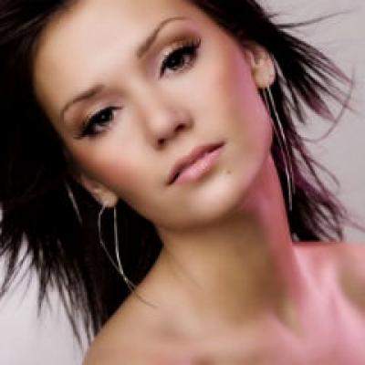 Practic: Machiaj inspirat de Victoria Beckham