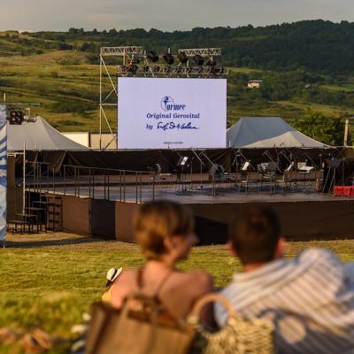 Farmec continuă susținerea evenimentelor culturale și asigură necesarul de produse dezinfectante