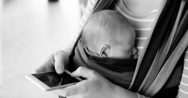 NU telefoanele sunt motivul pentru care ne ignorăm copiii