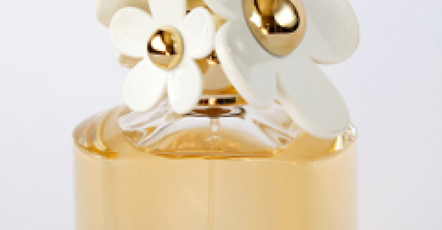 Si tu poti avea parfumul reginei Marie Antoinette