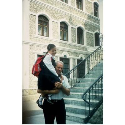 Cum arăta Misha Miller în prima zi de școală. Artista își amintește cu drag de copilăria din Republica Moldova