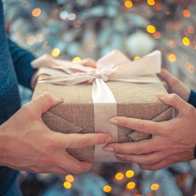 Magia sărbătorilor începe de la un simplu coș! Descoperă cadoul care spune tot