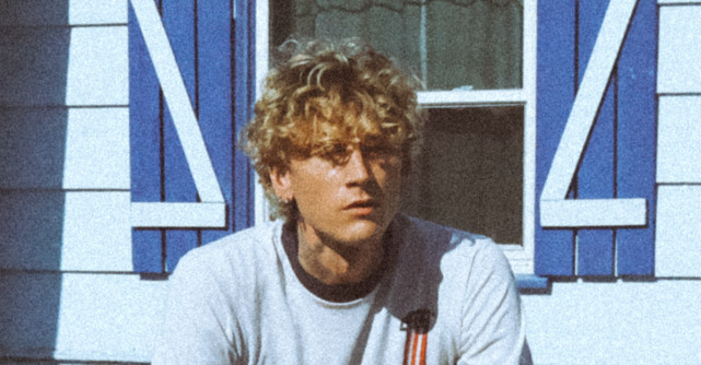 Machine Gun Kelly lansează piesa 'outlaw overture' de pe albumul 'lost americana'