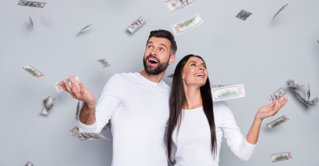 Probleme cu banii în cuplu? Câteva soluții pentru a încerca să rezolvați problemele financiare din relație 