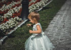 Capsule wardrobe pentru fetițe: cum să creezi combinații infinite cu rochii elegante